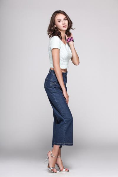 Jeans Women Denim Pants Casual Fit Middle Waist And Slightly Short Flare Legs Crop 